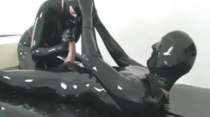 Διαφυλετικό τσακωμό 69-ing και cum swapping bonnaza με το Little Caprice
