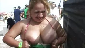 Big Tit MILF Cougars Feast στο College Manmeat