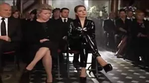 Η Λατίνα μαμά σαγηνεύει τον θετό της γιο