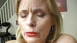 Η υπηρέτρια Isis Love γαμιέται σαν κυρία