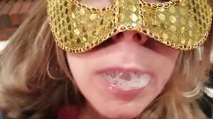 Dorky New Hire κτυπά Office Slut - την 1η Ημέρα!