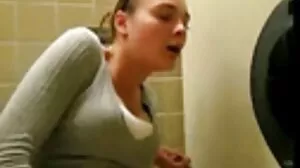 Η κυρία Eilish έβαλε το Dad's Pecker του BFF!