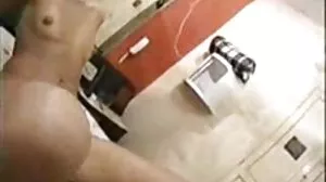 Το BJ RAW Skylar Vox κάνει γυμναστική στο στόμα