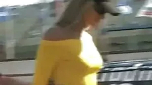 Το αφεντικό μου τρυπάει τον σφιχτό μου κώλο