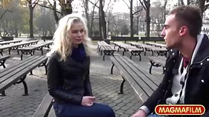 Η Deepthroat Queen Milena Devi επιδεικνύει τις δεξιότητες του ATM