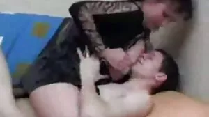 Η θετή κόρη Lacy & BFF κοιτάζουν τον μπαμπά Τσαρλς!